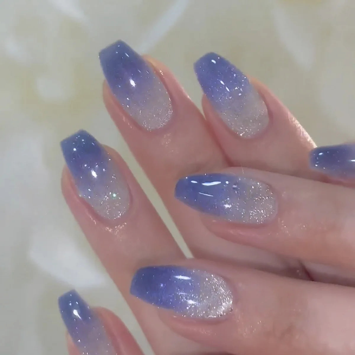 24 Uñas postizas simples con diamantes rotos, cortas, cuadradas, a presión, con diseño de ballet, cobertura completa, color blanco degradado