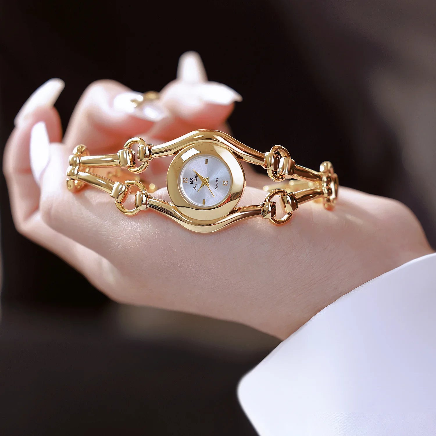 Relojes de lujo de moda para mujer Nuevos relojes de pulsera vintage dorados de lujo para mujer Reloj de cuarzo de vestir para mujer Relogio Feminino