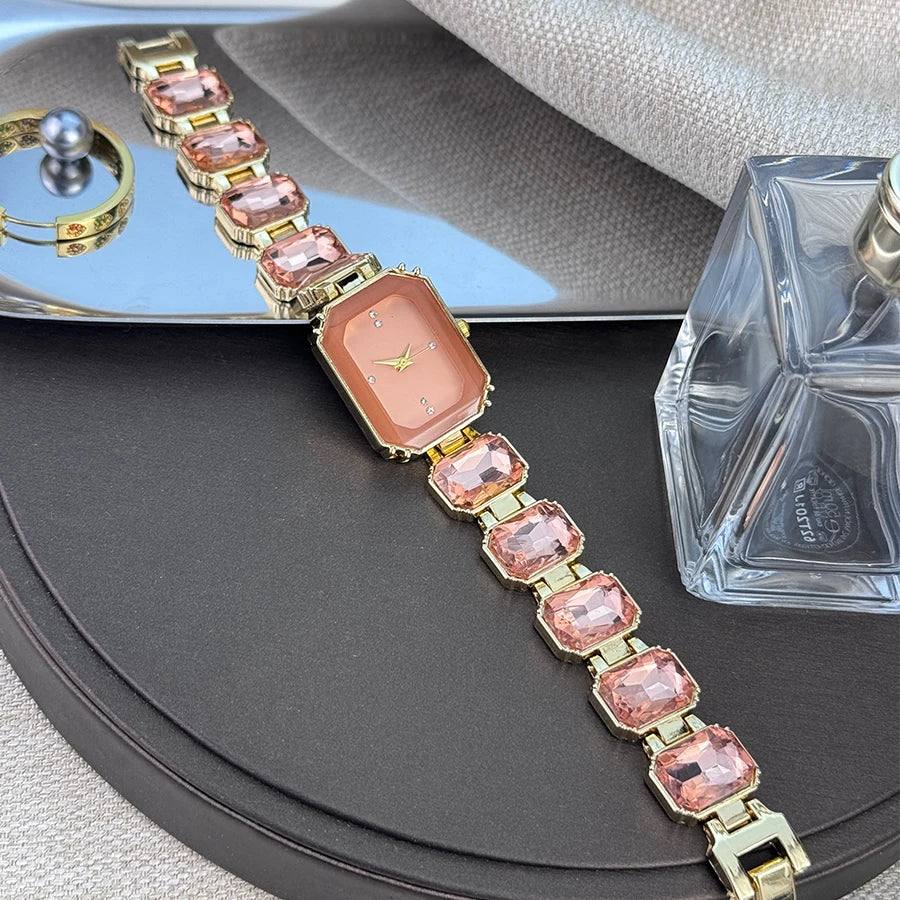 reloj de señora estilo europeo y americano de moda con esfera de diamantes de imitación, caja rectangular de color con cadena de diamantes de imitación, sección grande de mujer