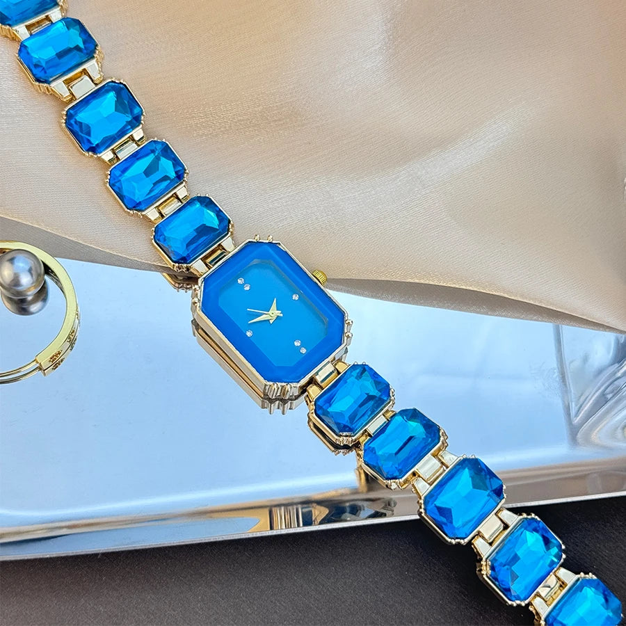 reloj de señora estilo europeo y americano de moda con esfera de diamantes de imitación, caja rectangular de color con cadena de diamantes de imitación, sección grande de mujer