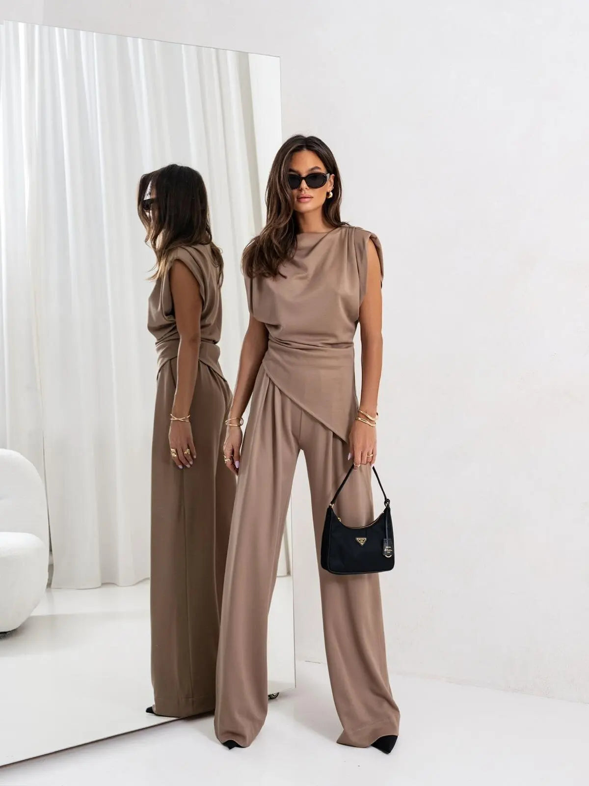 Traje de pantalones plisados asimétricos para mujer, blusa sexy sin mangas, pantalones de pierna recta de talle alto con bolsillos, conjunto de moda nuevo para verano