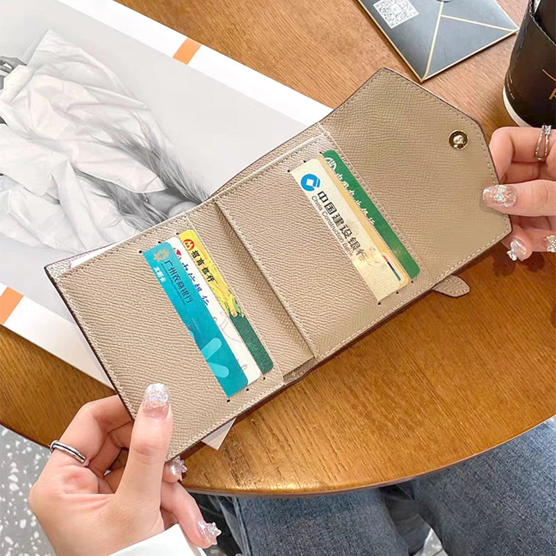 Cartera corta de lujo de diseñador para mujer, de cuero genuino, monedero de marca de moda con iniciales personalizadas, tarjetero de piel de vaca para señora
