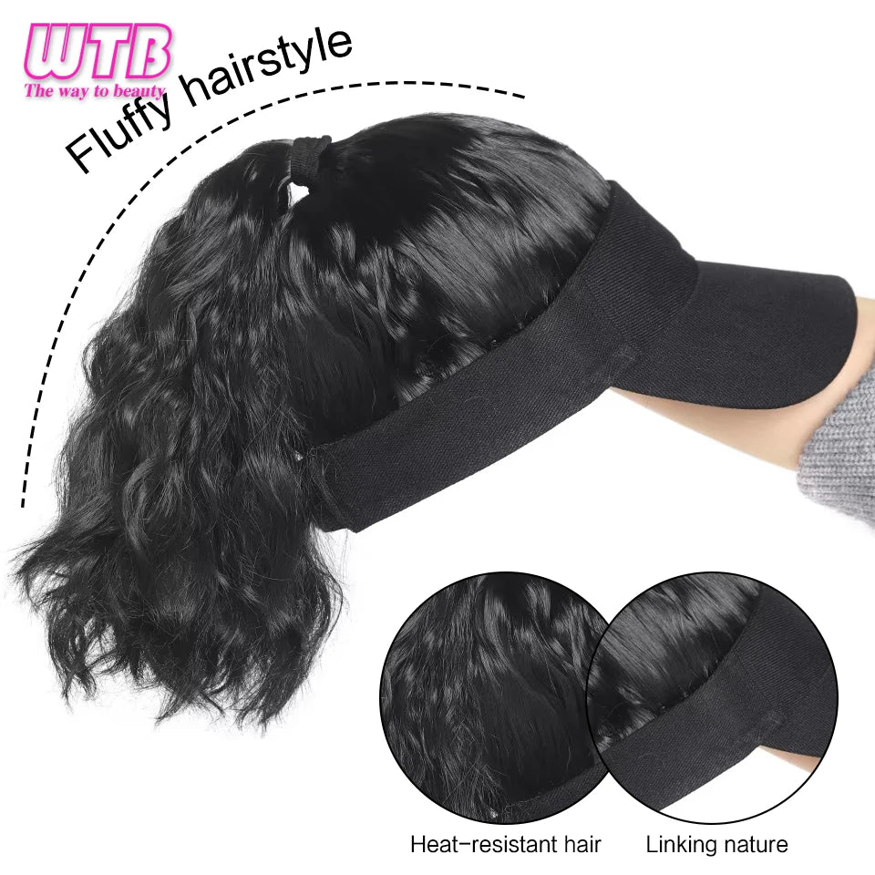 Peluca con gorra y coleta rizada