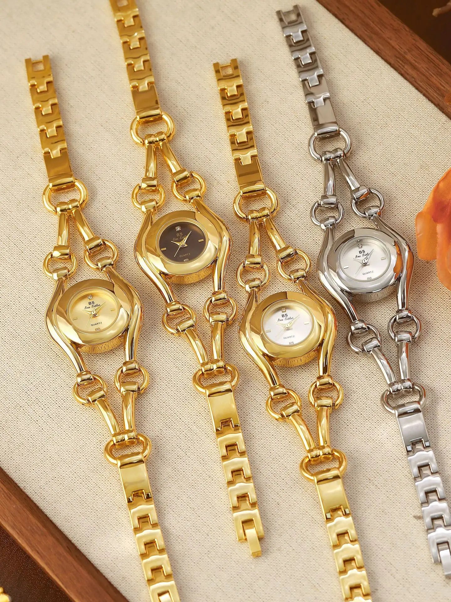 Relojes de lujo de moda para mujer Nuevos relojes de pulsera vintage dorados de lujo para mujer Reloj de cuarzo de vestir para mujer Relogio Feminino