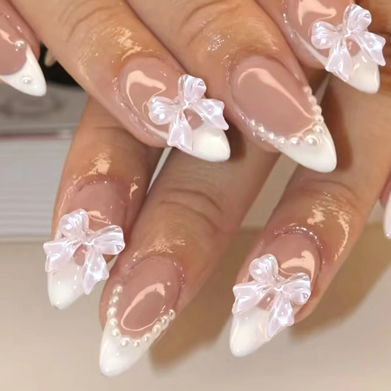 24 uñas postizas tubulares, decoración de lazo tridimensional rosa, patrón de corazones, adorno de diamantes de imitación, ideal para la moda