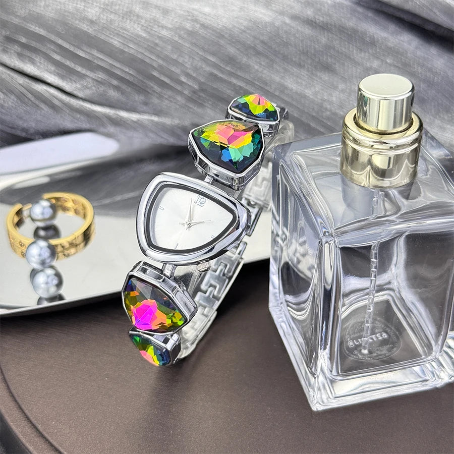 Reloj de cuarzo vanguardista de moda con esfera de patrón solar simple, pedrería brillante de forma irregular y diseño especial para mujer
