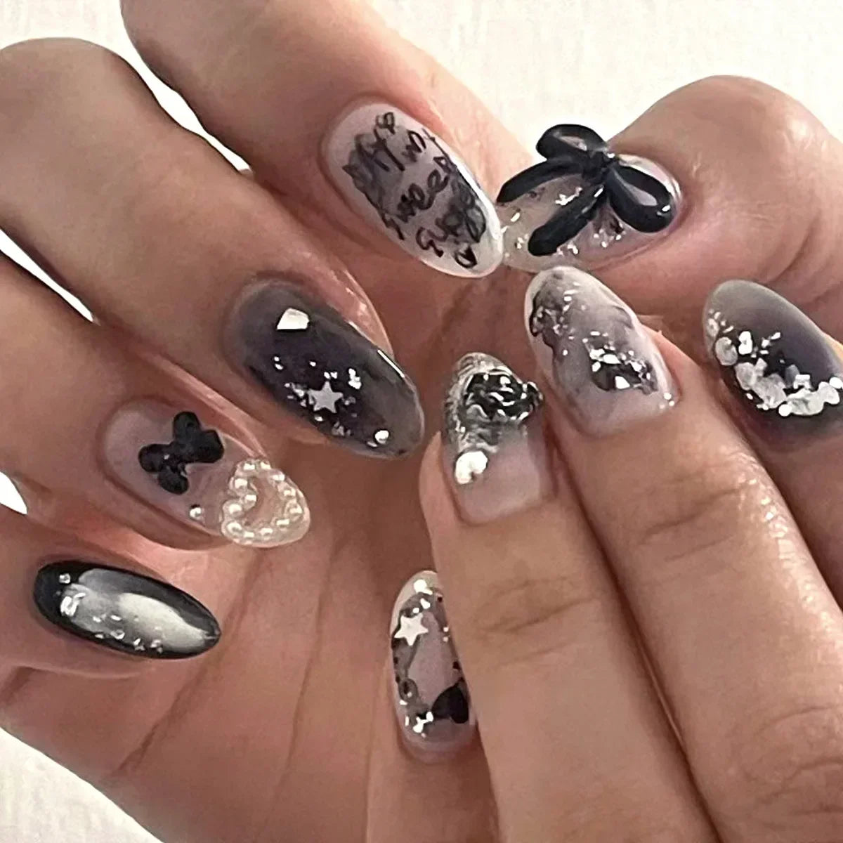 24 uñas postizas de almendra en ojo de gato rosa con diseños de corazón y fresa – Uñas acrílicas brillantes adhesivas para mujeres y niñas