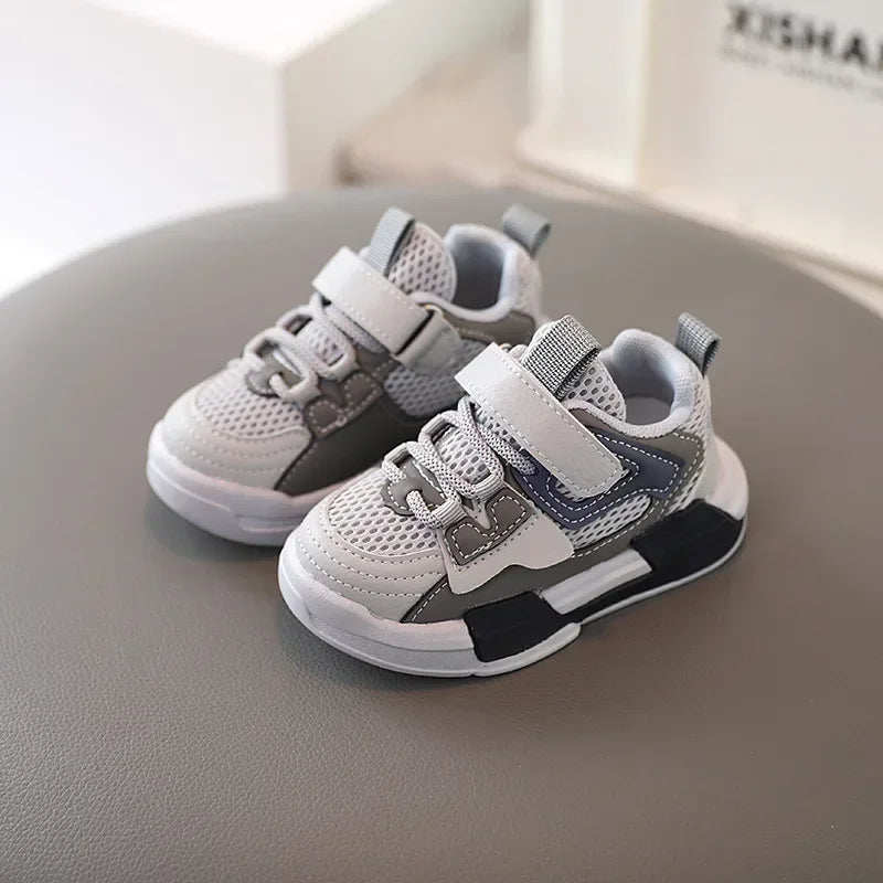 Barnesko Nye guttesko med myk såle og sklisikre sko for 1-3 år Komfortable sandaler for gutter Babysko Barnesneakers