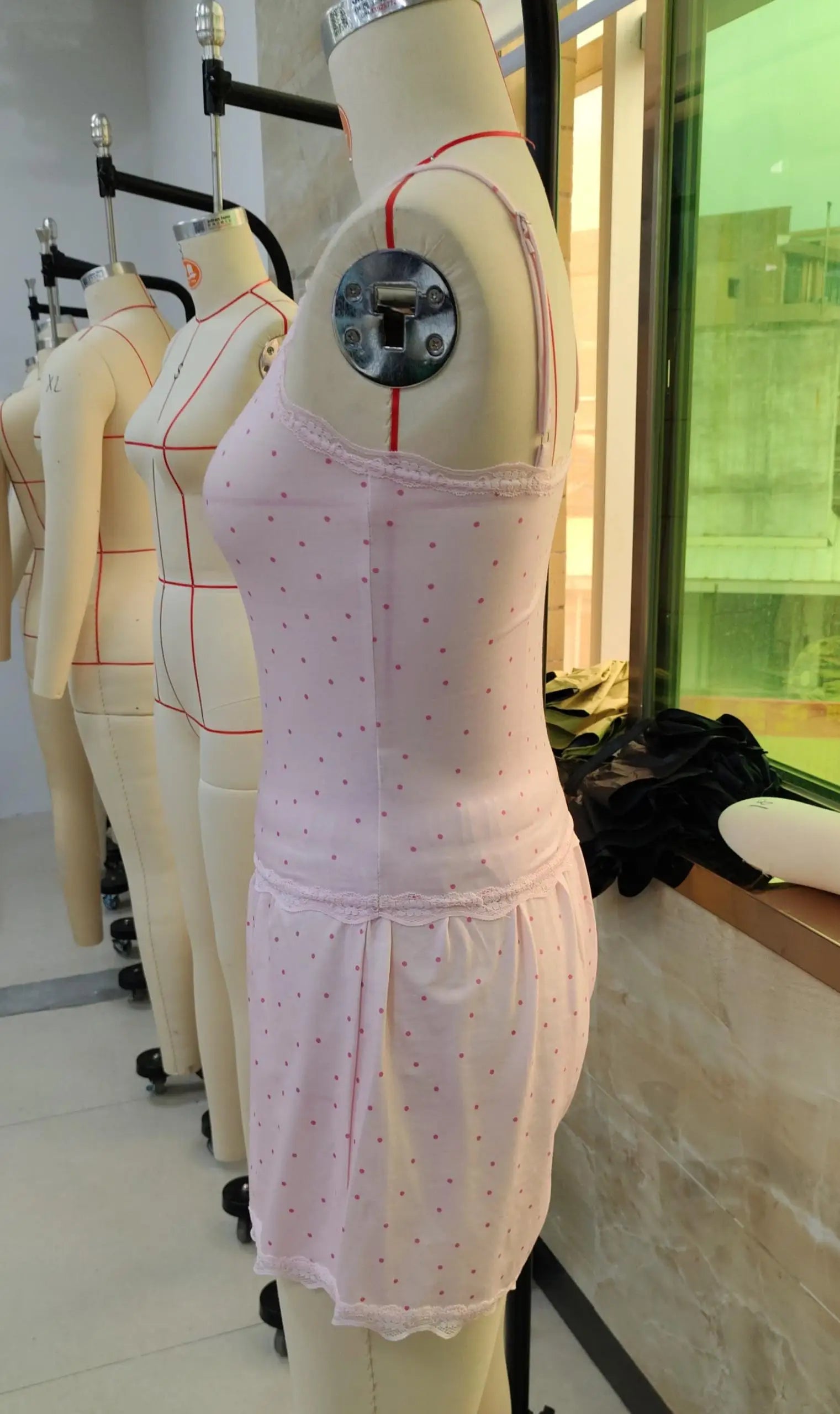 Conjunto de pijama de 2 piezas para mujer Y2K, lindo traje de descanso con ribete de encaje, top de tirantes sin mangas con estampado de puntos y shorts, atuendos de ropa de dormir