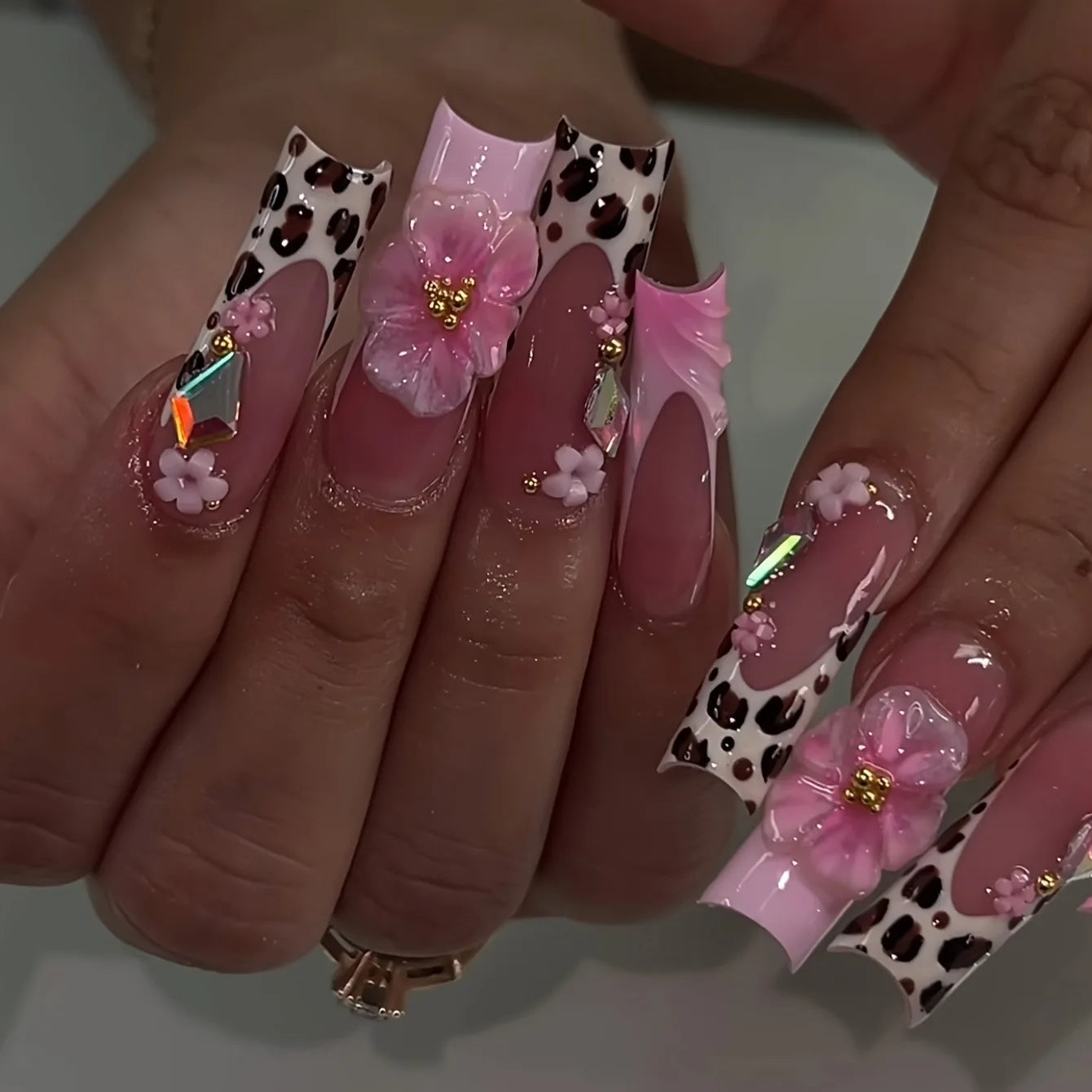 24 Uñas postizas largas a presión, de cobertura completa, con diseño de mariposa francesa, forma de ataúd, purpurina, pequeños diamantes, manicura portátil, puntas de uñas artificiales