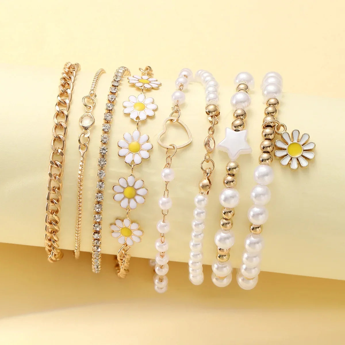 Set de 5 Pulseras con Dijes de Margarita, Perlas y Corazón para Mujer, Personalidad, Moderno, Multicapa, Color Dorado, Zirconia, Conjunto de Joyas de Regalo