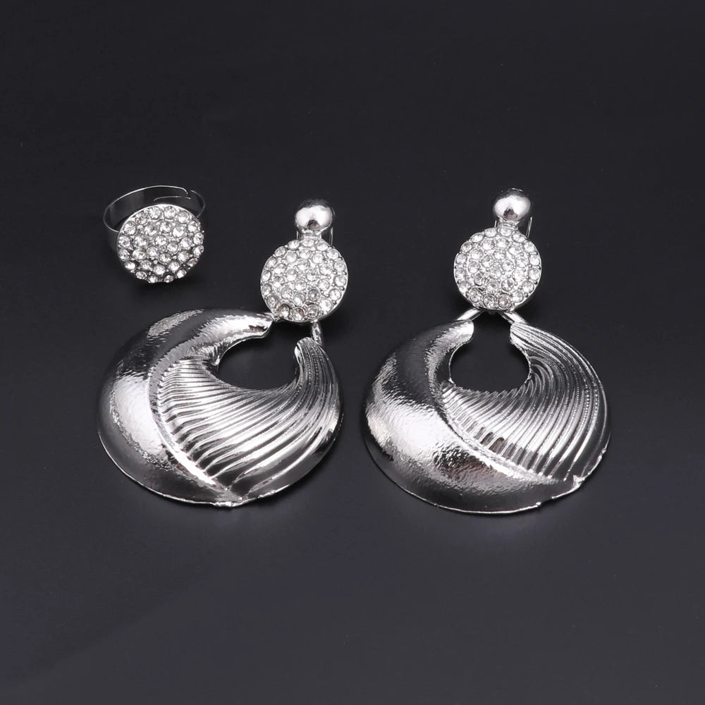 Conjunto de joyas de Dubái para mujer, chapado en plata, lujoso collar, pendientes, pulsera y anillo. Conjunto de joyas para fiesta de boda. En tendencia.