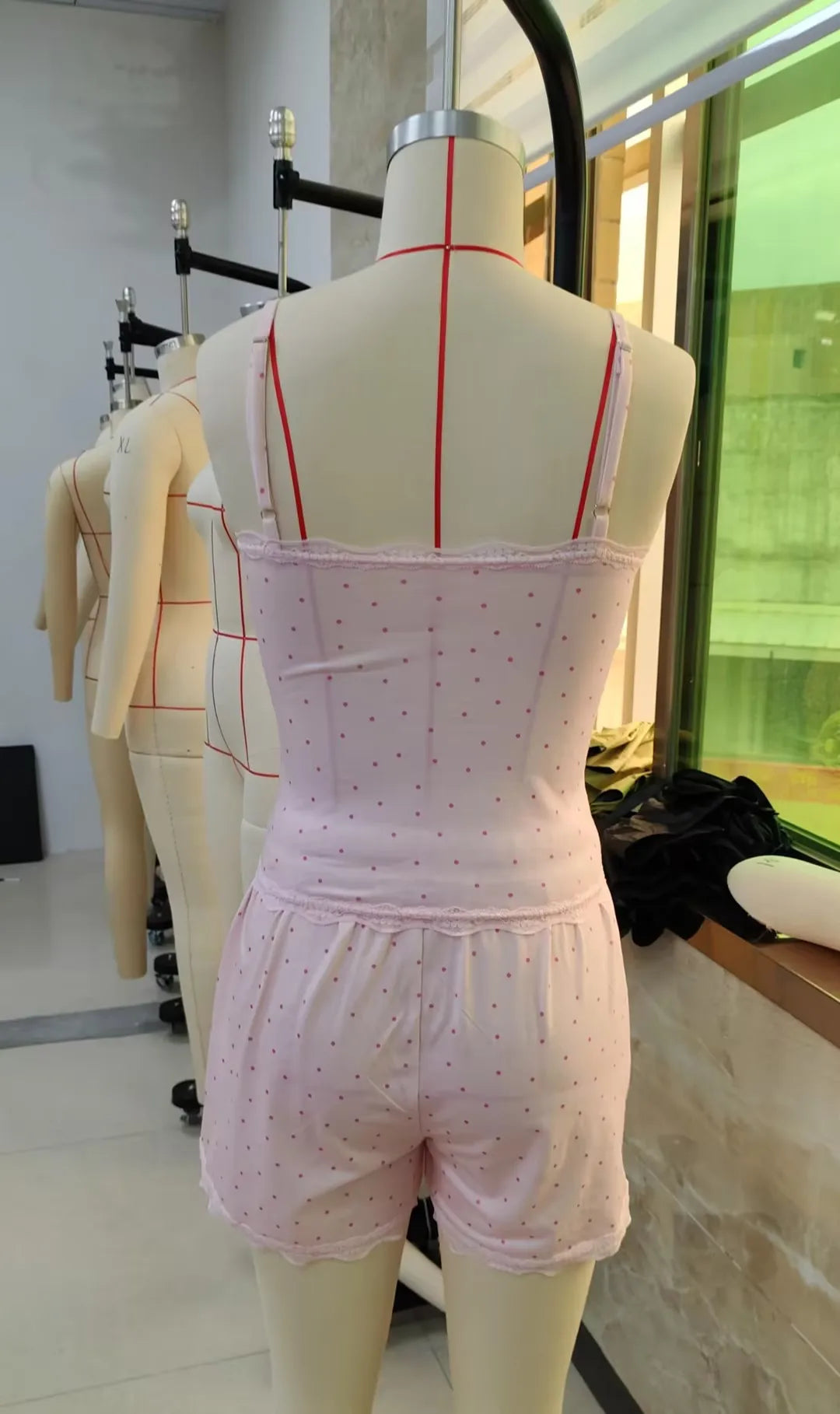 Conjunto de pijama de 2 piezas para mujer Y2K, lindo traje de descanso con ribete de encaje, top de tirantes sin mangas con estampado de puntos y shorts, atuendos de ropa de dormir