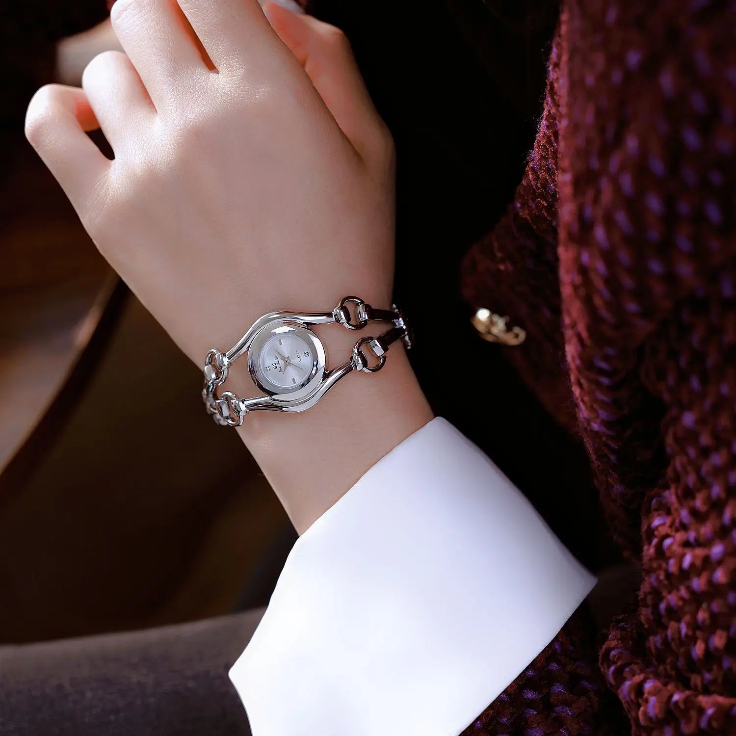 Relojes de lujo de moda para mujer Nuevos relojes de pulsera vintage dorados de lujo para mujer Reloj de cuarzo de vestir para mujer Relogio Feminino