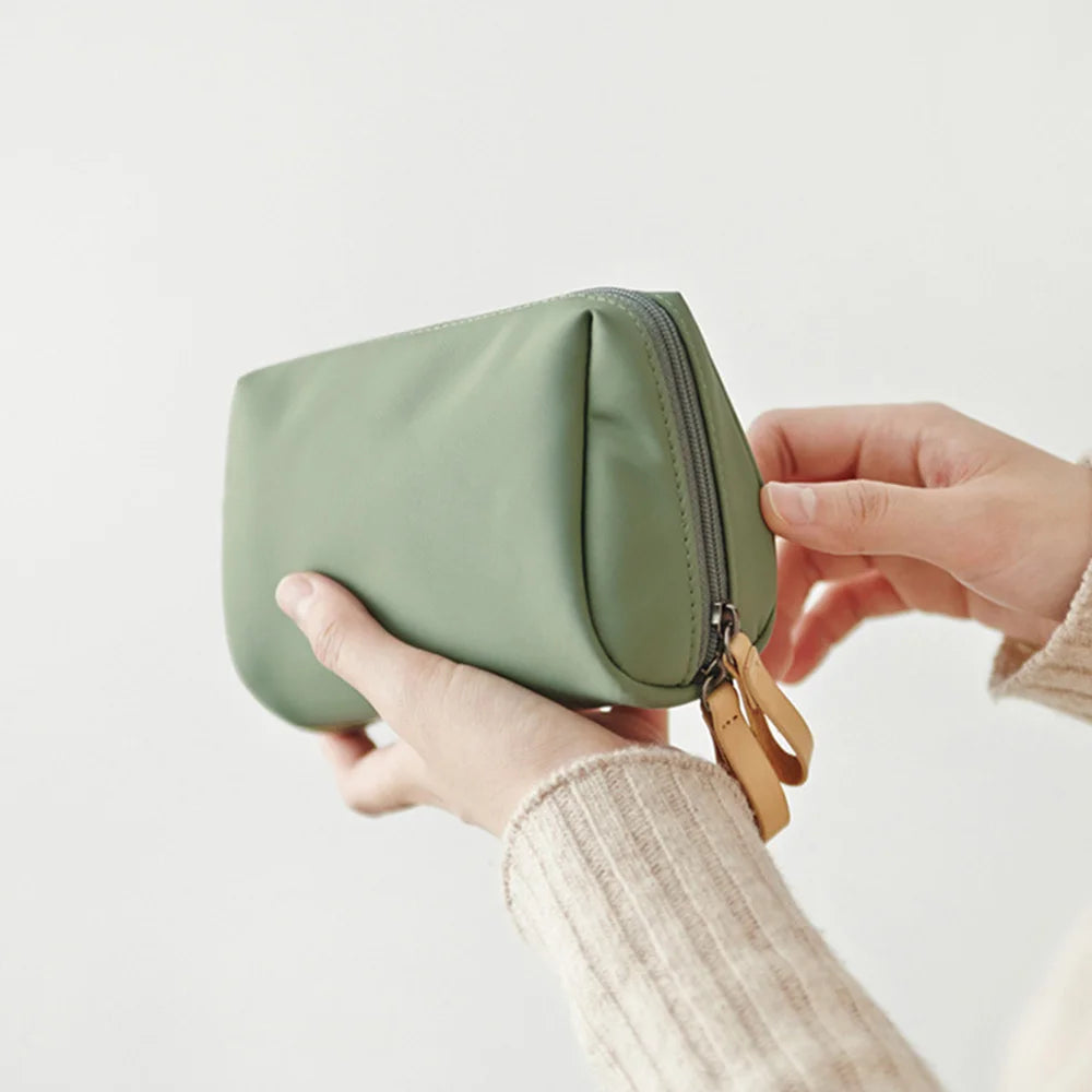 Bolsa de maquillaje pequeña, Bolsa de maquillaje pequeña para cartera, Mini estuches organizadores para cartera, Bolsa de cosméticos portátil sencilla e impermeable para pintalabios