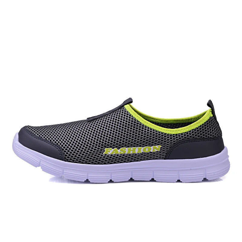 Zapatos casuales de verano para hombre, nuevas zapatillas planas para hombre, talla grande 36-46, de malla, ligeras, transpirables, zapatos sin cordones de agua, mocasines para hombre
