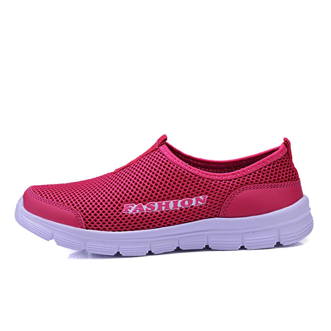 Zapatos casuales de verano para hombre, nuevas zapatillas planas para hombre, talla grande 36-46, de malla, ligeras, transpirables, zapatos sin cordones de agua, mocasines para hombre