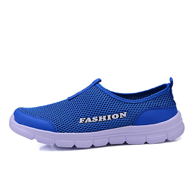Zapatos casuales de verano para hombre, nuevas zapatillas planas para hombre, talla grande 36-46, de malla, ligeras, transpirables, zapatos sin cordones de agua, mocasines para hombre