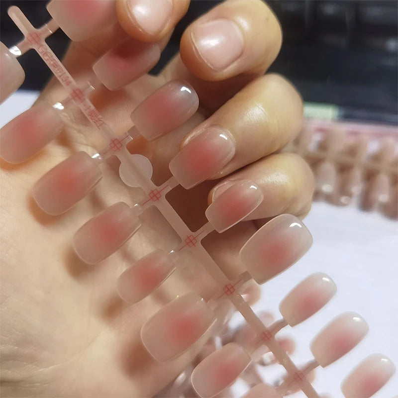 30 stk. gradient kunstnegler fransk blush nude negler vanntett kunstige negler medium kiste kunstnegler fingernegler presse-on negler tupper manikyr