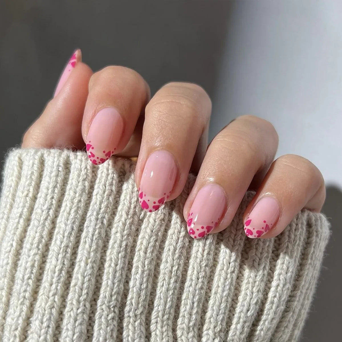 24pcs White French Fake Nails with Glue Simple Pink Press on Nails Short Oval Shape Reusable Acrylic Full Cover Nails Tips
