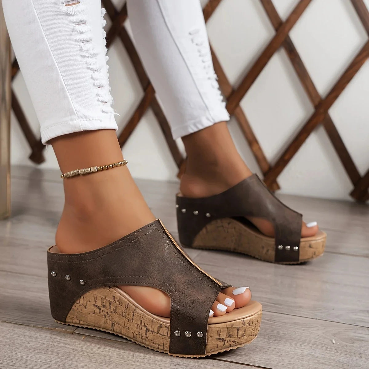 Women's summer flat sandals, new style, soft-soled, suitable for outdoor wear, versatile and fashionable women's