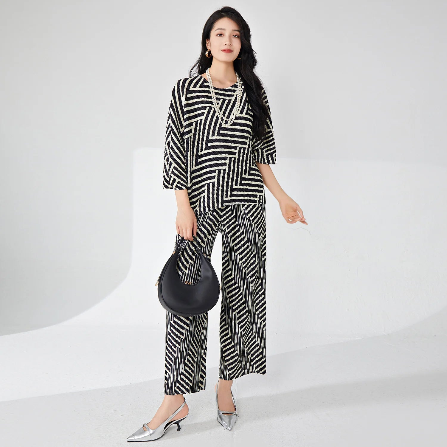 Women's Pleated Fashionable Retro Style Two-Piece Set Temperament Stretch Top Wide Leg Pants Office Set