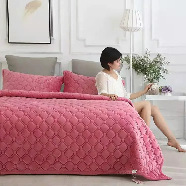 1PC Luxury Bed Cover Thickened Anti-Slip Bed Solid Color Warm Quilted Bedspread Bedding Velvet Comforter Short Plush Sofa Towel