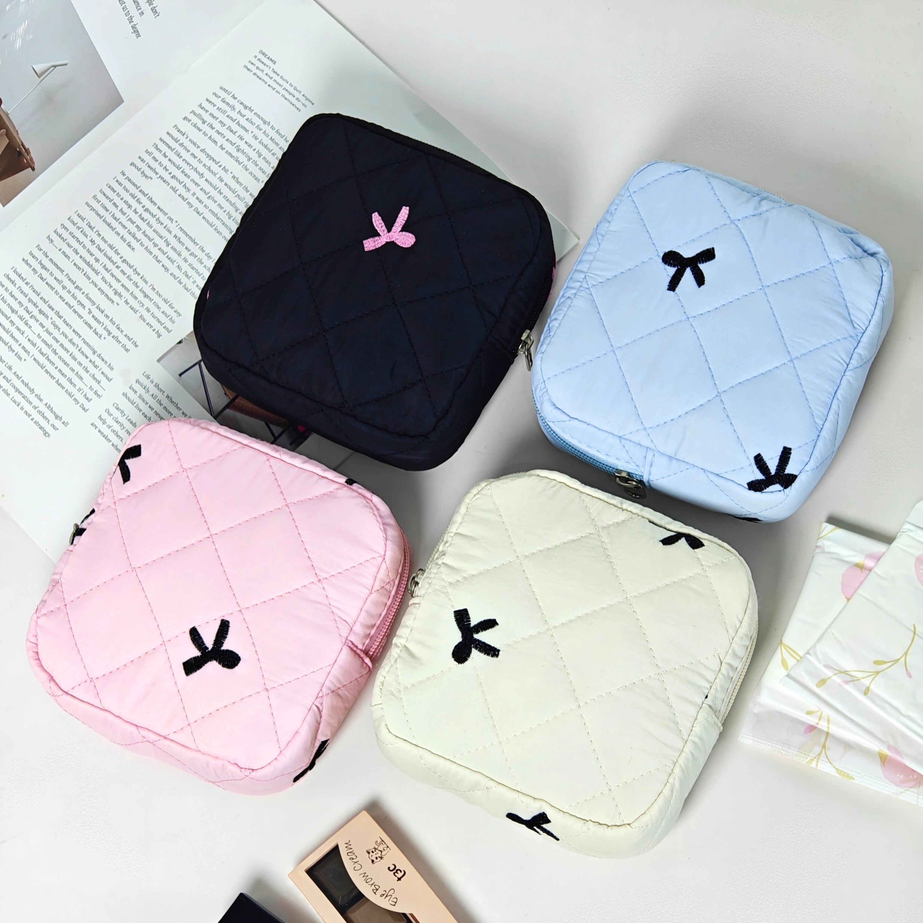 Bows Embroidery Craft Makeup Bag, Cute, Fashionable, Simple and Versatile, Suitable for Storing Small Items