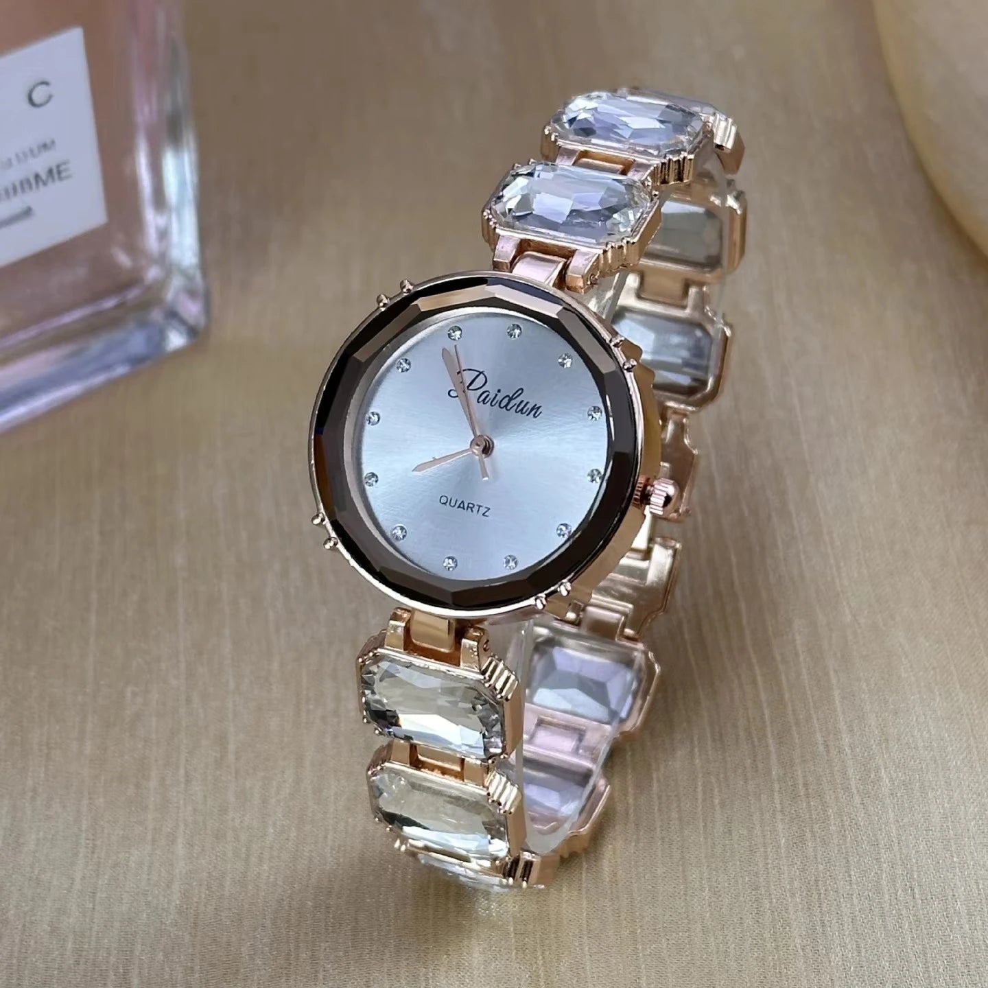 Big Diamond Bracelet Wristwatches New Round Dial Quartz Watches for Women Luxury Girls Clock Dropshipping Reloj Gifts