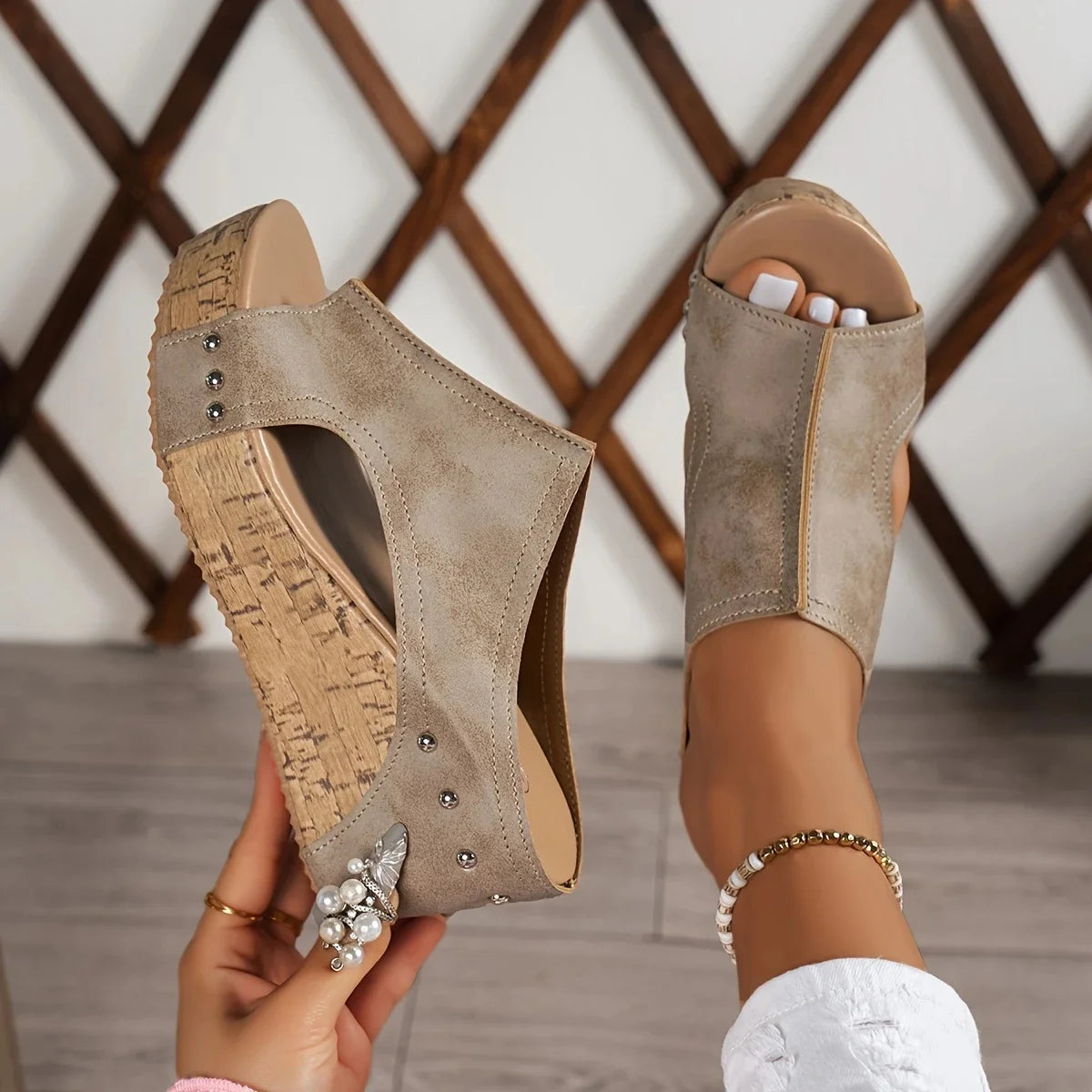 Women's summer flat sandals, new style, soft-soled, suitable for outdoor wear, versatile and fashionable women's