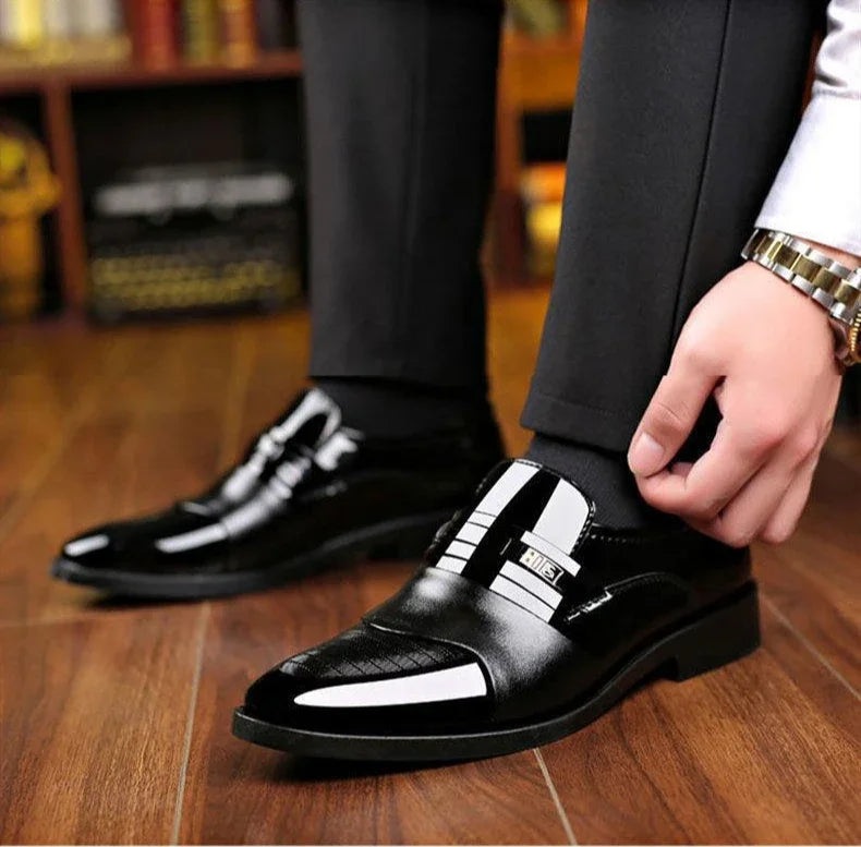 Nuevos zapatos formales de cuero para hombre, calzado informal de negocios antideslizante, zapatos de trabajo minimalistas de moda, cómodas zapatillas planas para hombre