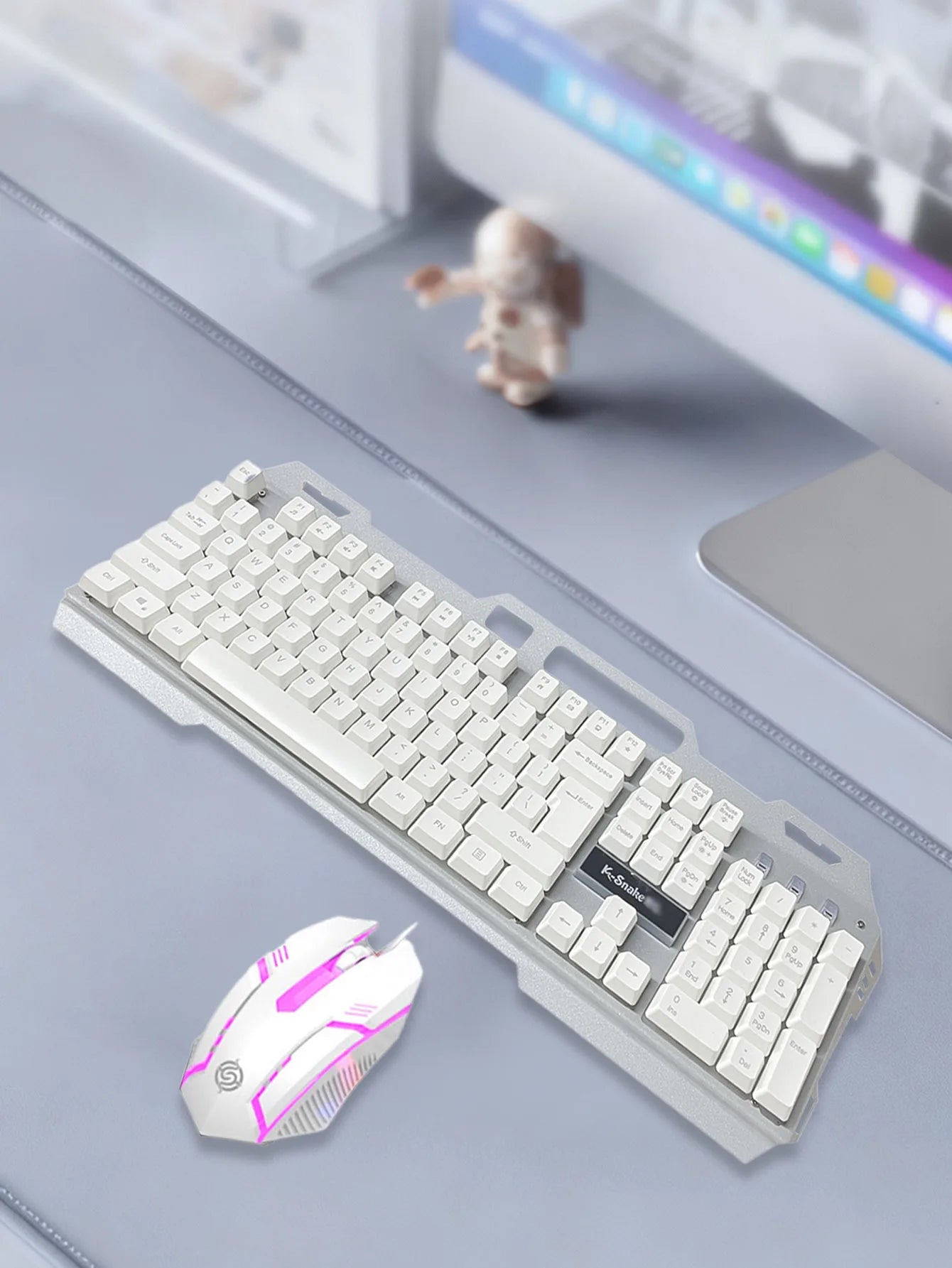 Glow-tastatur og -mussett