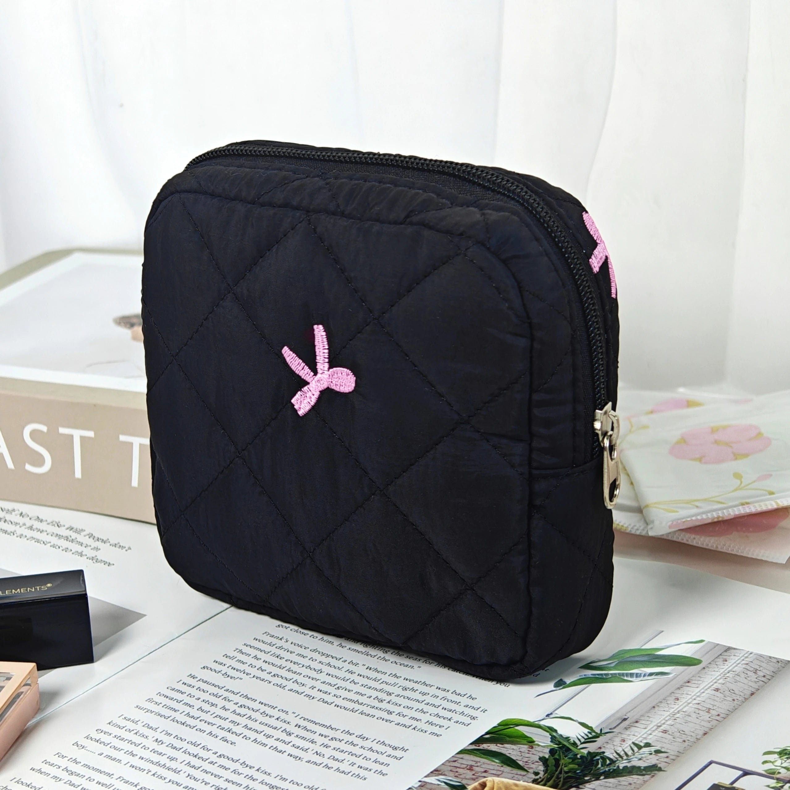 Bows Embroidery Craft Makeup Bag, Cute, Fashionable, Simple and Versatile, Suitable for Storing Small Items