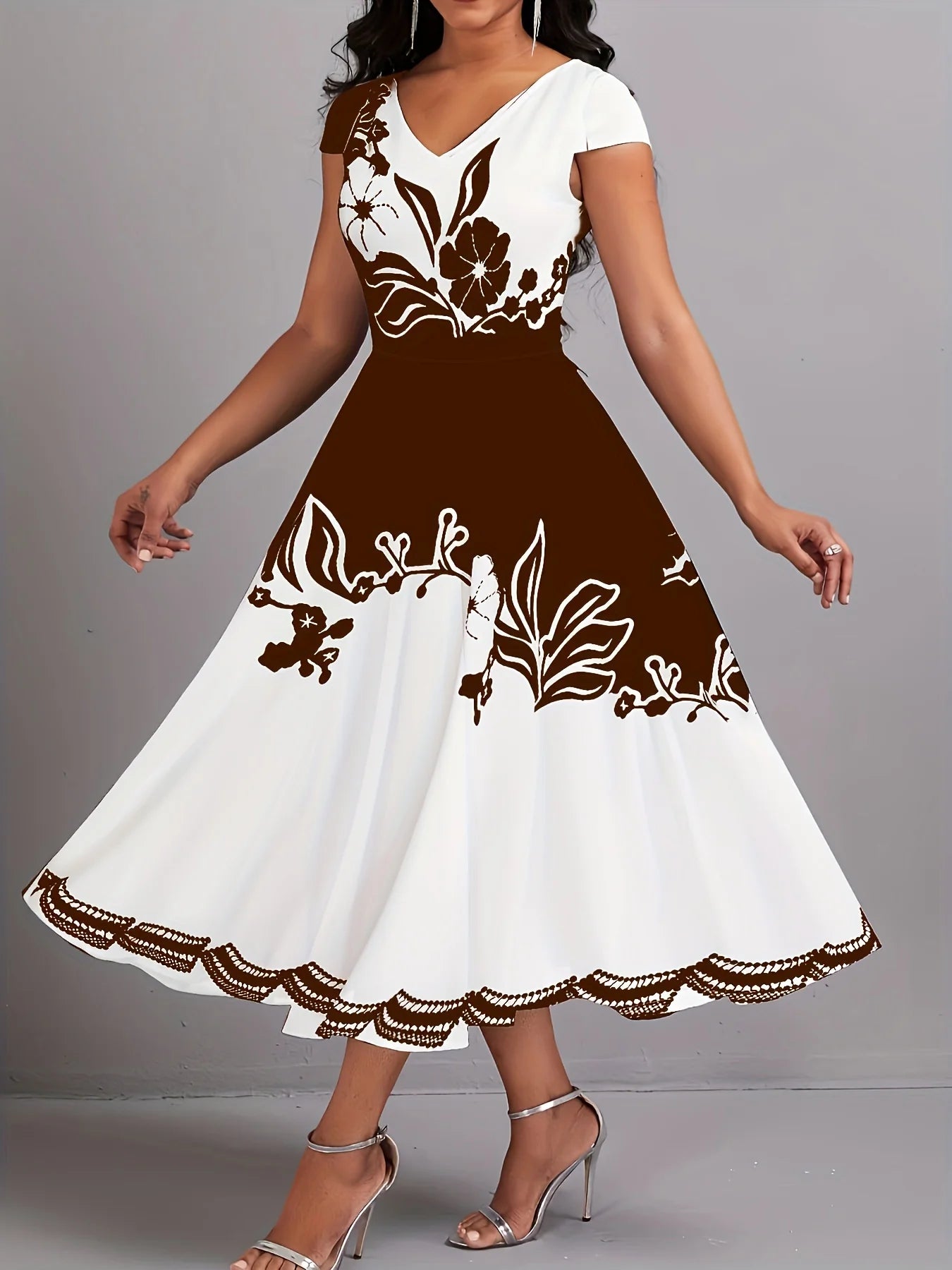 Vestido midi floral con cuello de pico