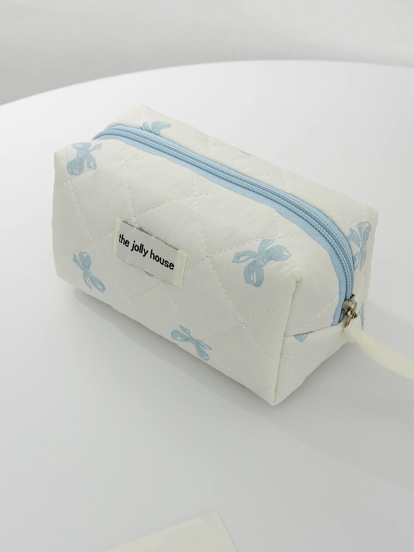 1 pc/set of white and blue bow quilted ｍakeup bag, bow pattern makeup bag, travel essential makeup bag, daily toiletries makeup