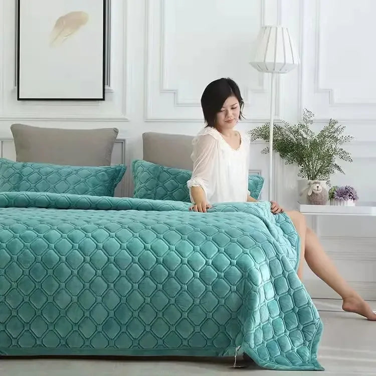1PC Luxury Bed Cover Thickened Anti-Slip Bed Solid Color Warm Quilted Bedspread Bedding Velvet Comforter Short Plush Sofa Towel