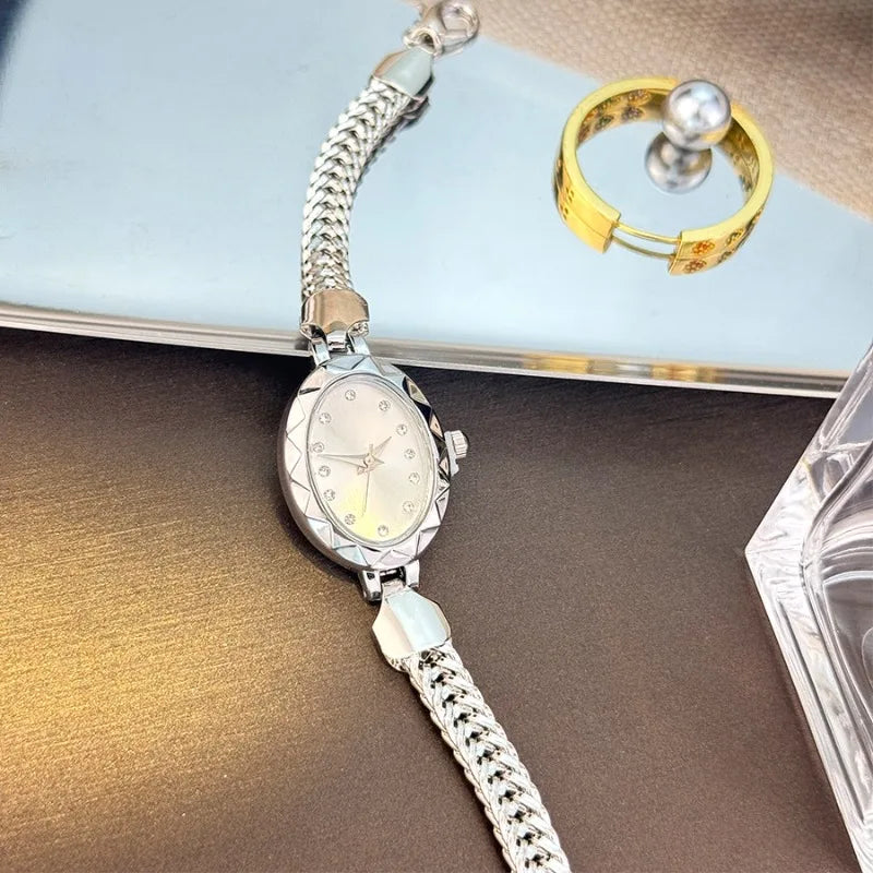 New Oval Retro Small Dial Women's Bracelet Watch Adjustable Lobster Clasp Jewelry Ladies Quartz Watches Luxury Wristwatch Gifts
