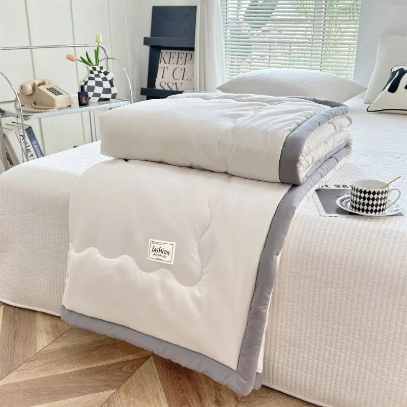 Summer Comforter: Lightweight, Machine - Washable AC Quilt, Suitable for Families, Travelers & Any Bedroom Setup