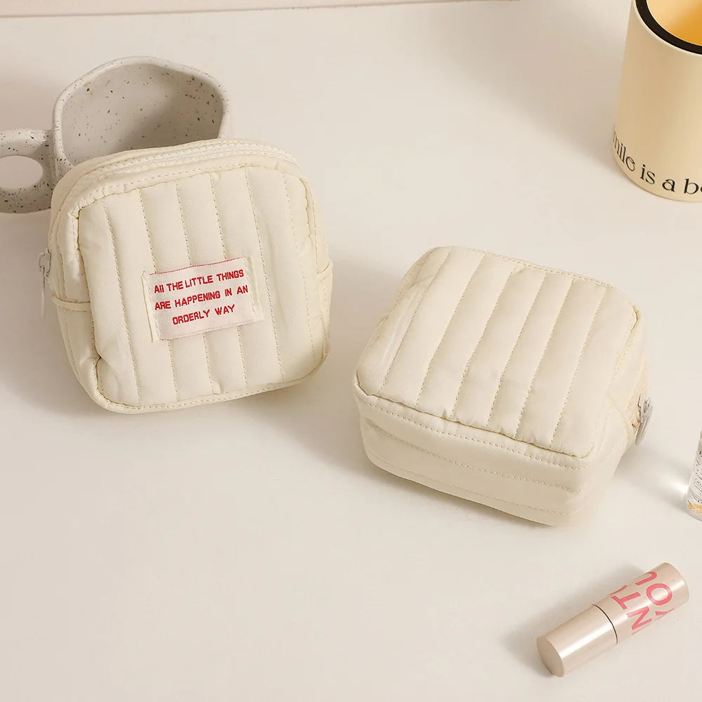 Simple Quilted Bag for Girls with High Beauty Makeup Products Storage Small Square Bag Outdoor Portable Makeup Bag