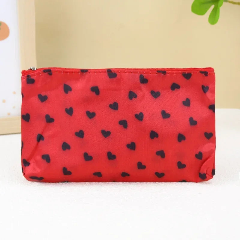 Bolsa de cosméticos con estampado de corazón para viaje, neceser de aseo para mujer, bolsas de maquillaje sencillas y modernas para mujer