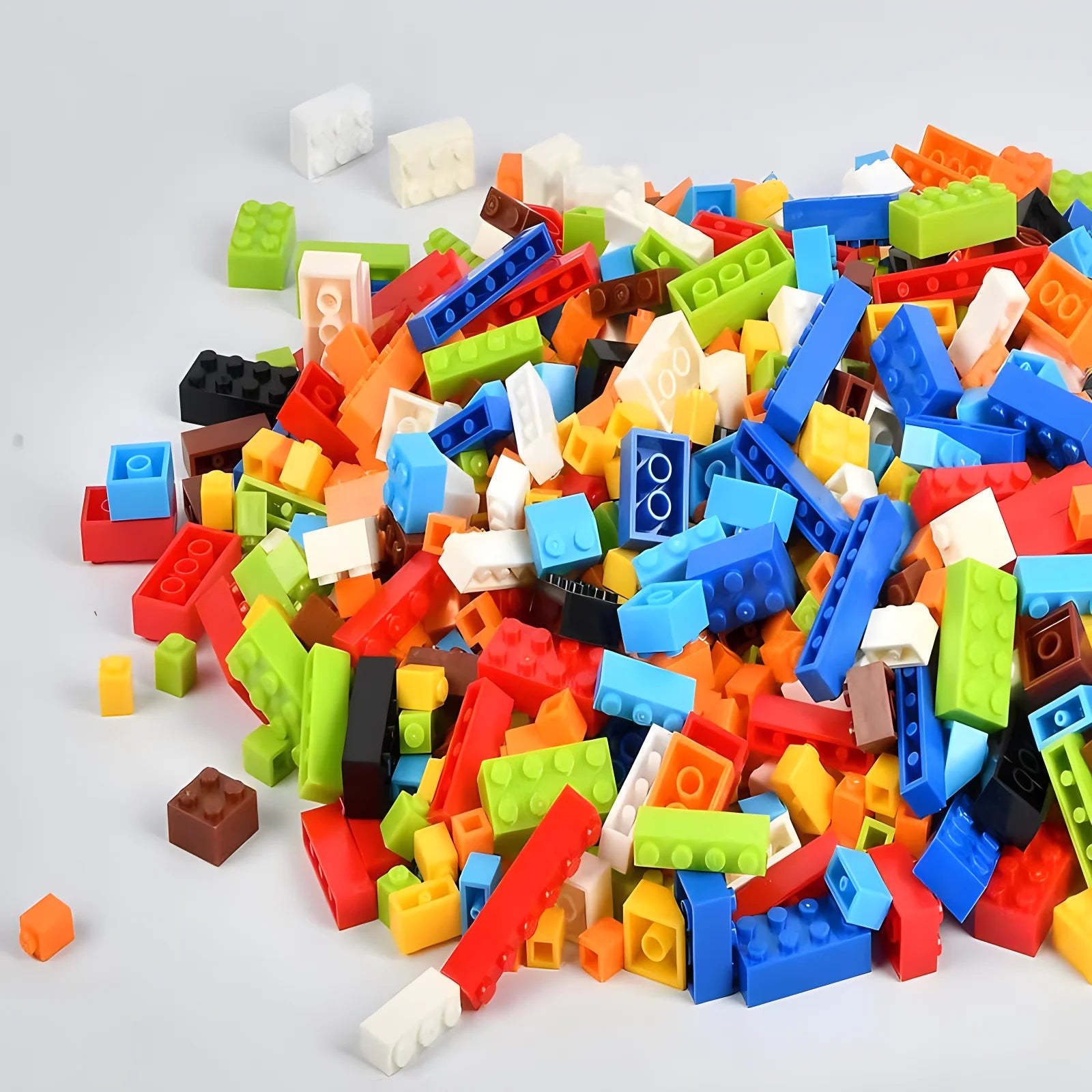 1000 Piezas de bloques de construcción creativos a granel Urban Classic Set, bloques de construcción ensamblados, regalo de cumpleaños, juguetes educativos para niños.