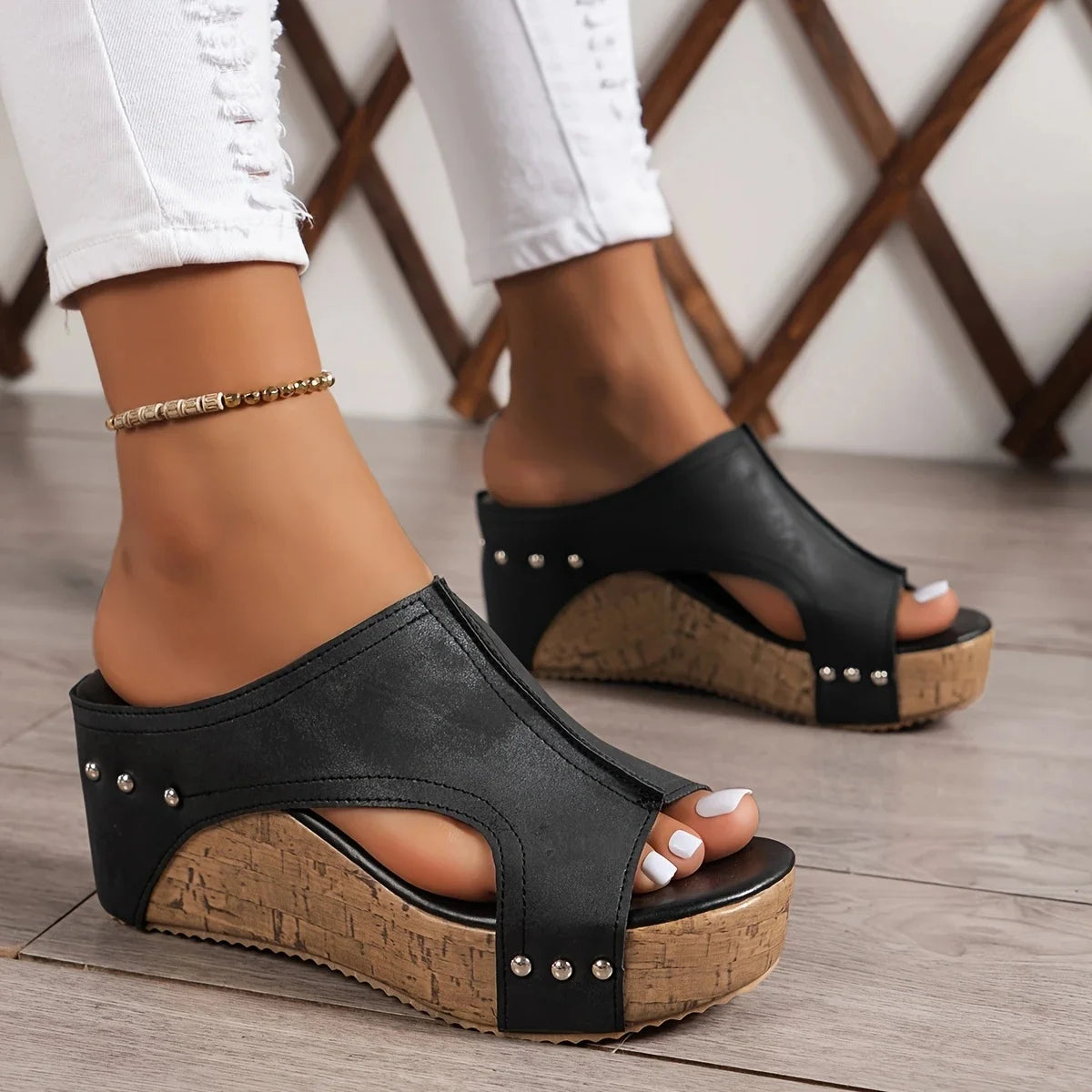 Women's summer flat sandals, new style, soft-soled, suitable for outdoor wear, versatile and fashionable women's