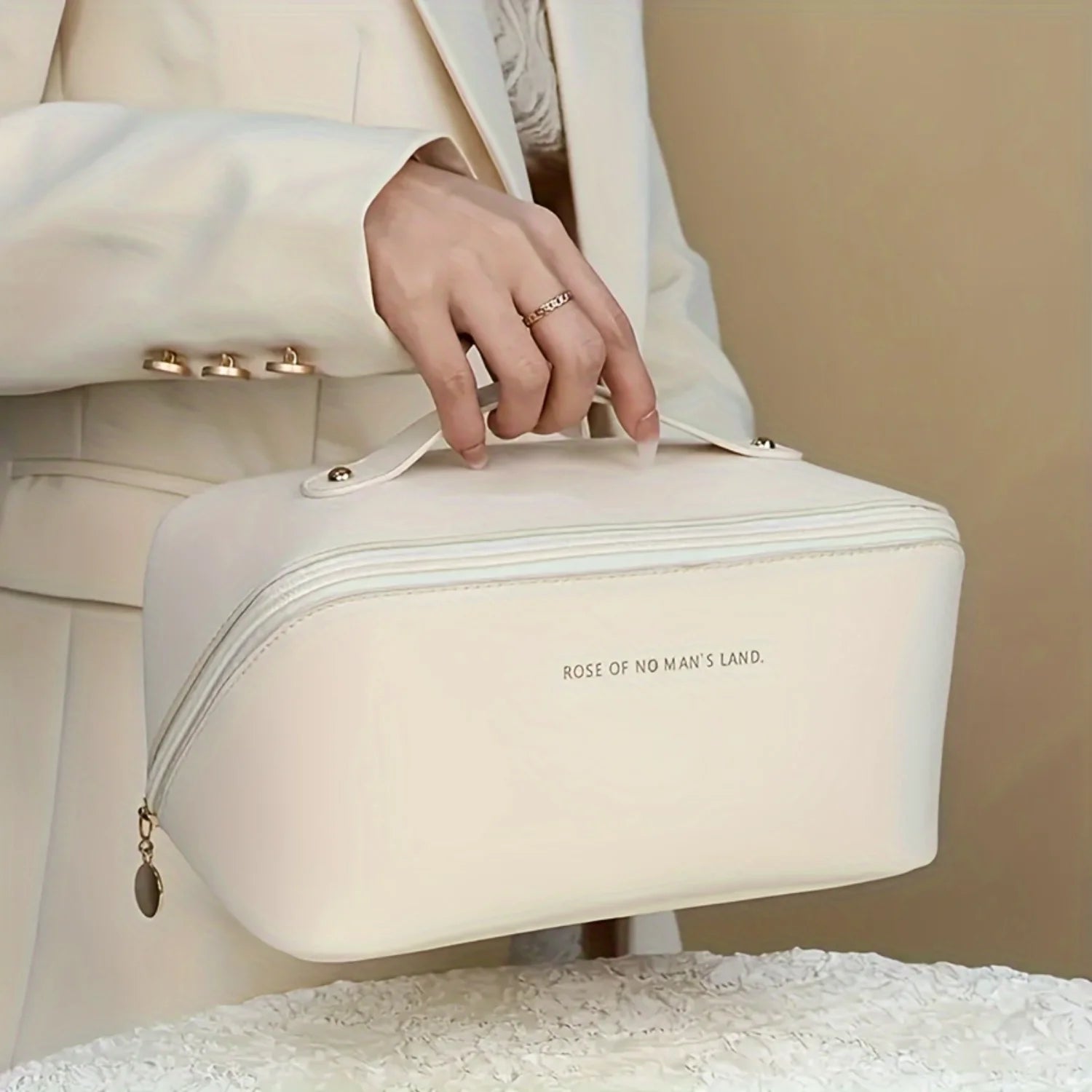Fashion PU Pillow Cosmetic Bag Portable Travel  Bag Handbag Large Capacity Toiletry Bag Partition Classification Maternal And Ch