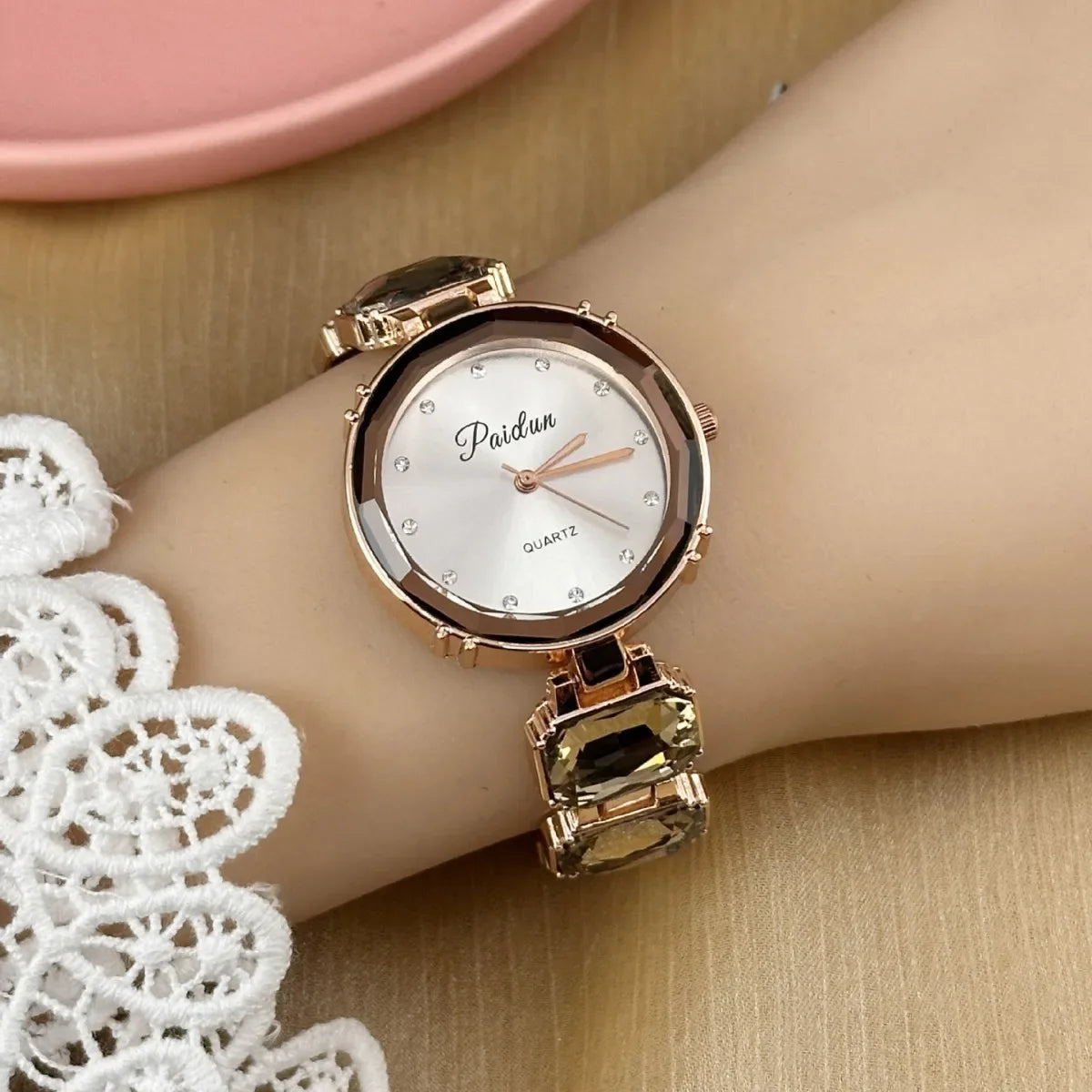 Big Diamond Bracelet Wristwatches New Round Dial Quartz Watches for Women Luxury Girls Clock Dropshipping Reloj Gifts