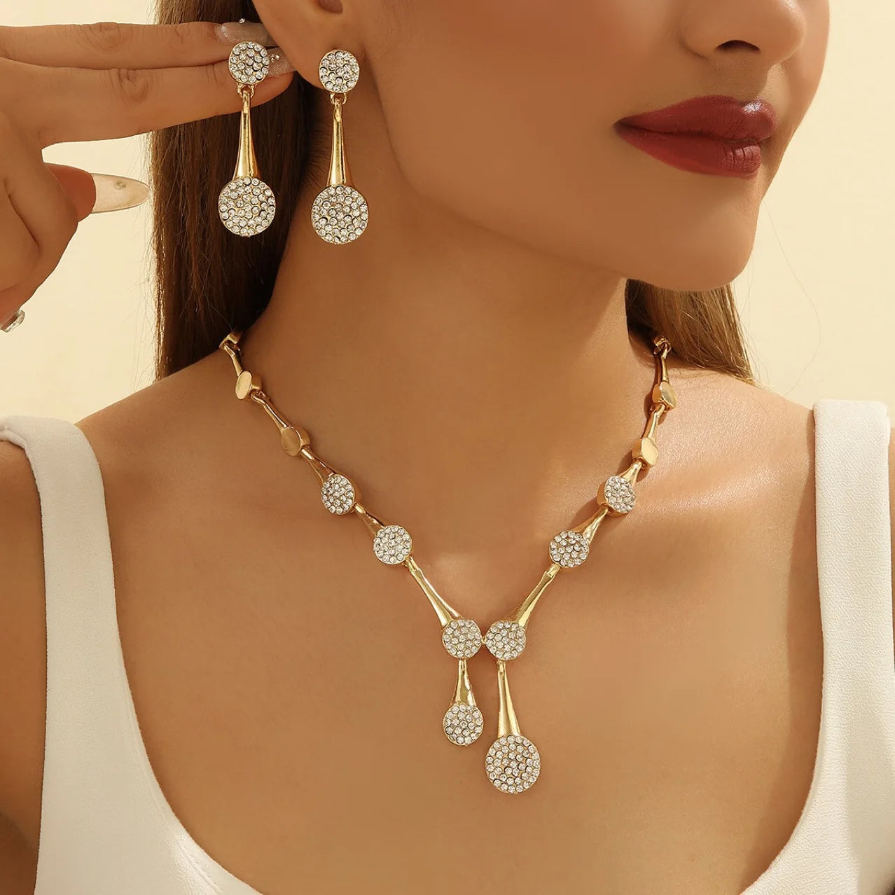 Golden Necklace & Earring Set – Elegant, Refined & Perfect for Special Moments