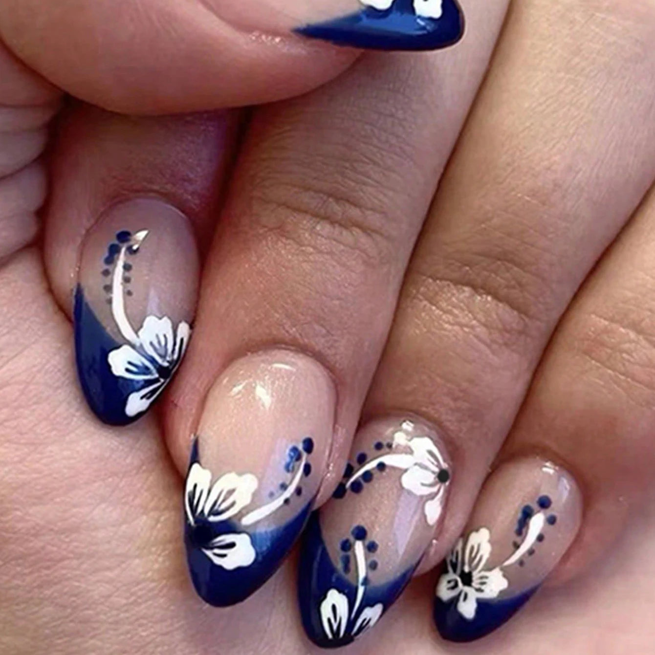 24 pcs short square French simple flower nails +1 nail glue +1 nail file