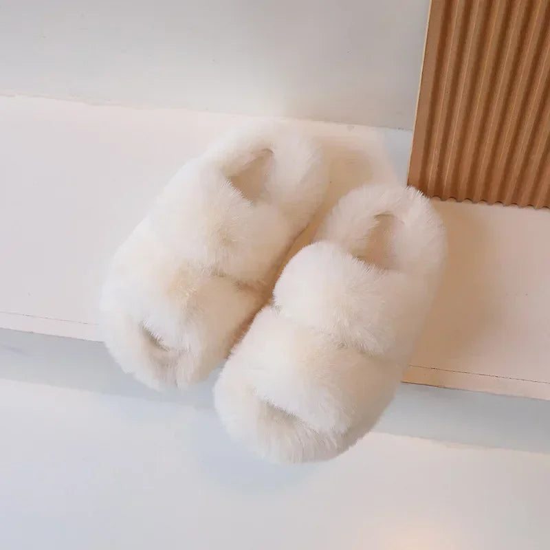 Zapatos cálidos para niños, color liso, versátiles, pantuflas de invierno con pelo para niños y niñas, nuevos zapatos de interior para niños 2025, a la moda, antideslizantes, elegantes.