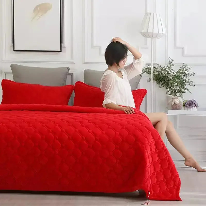 1PC Luxury Bed Cover Thickened Anti-Slip Bed Solid Color Warm Quilted Bedspread Bedding Velvet Comforter Short Plush Sofa Towel