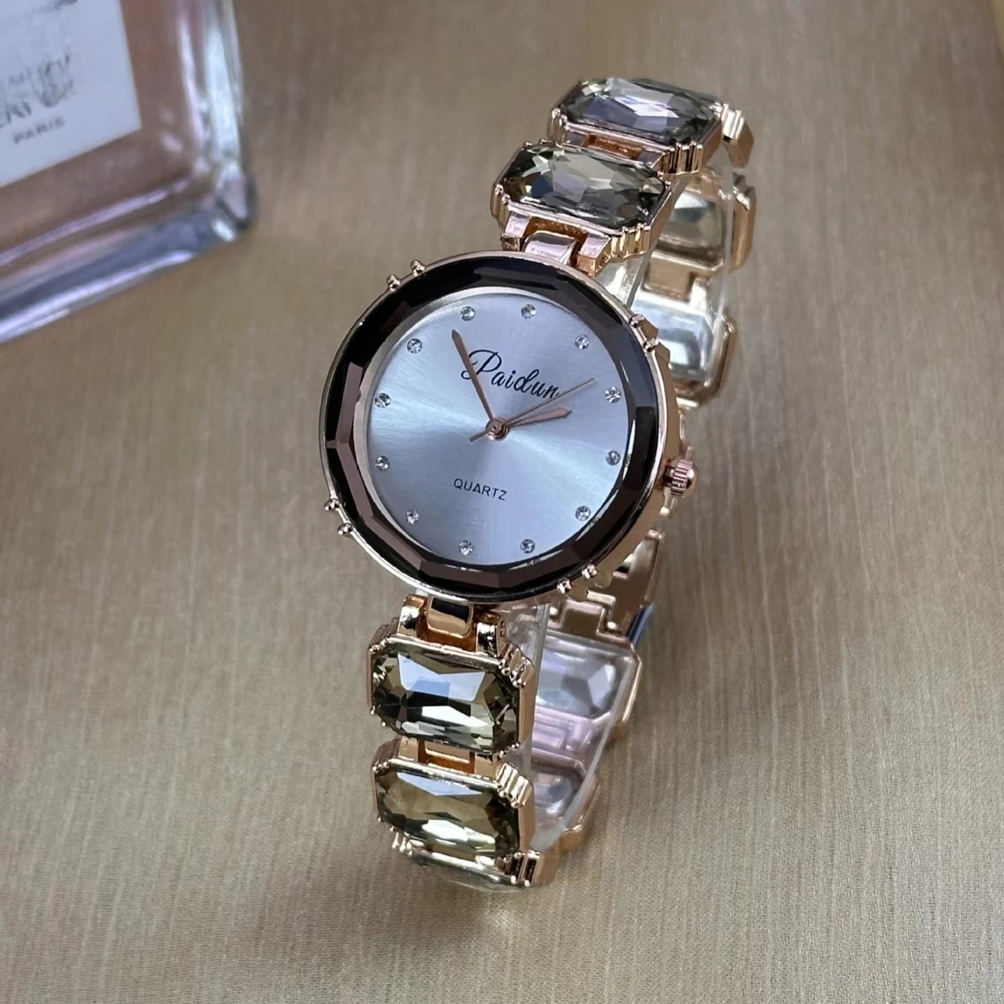 Big Diamond Bracelet Wristwatches New Round Dial Quartz Watches for Women Luxury Girls Clock Dropshipping Reloj Gifts
