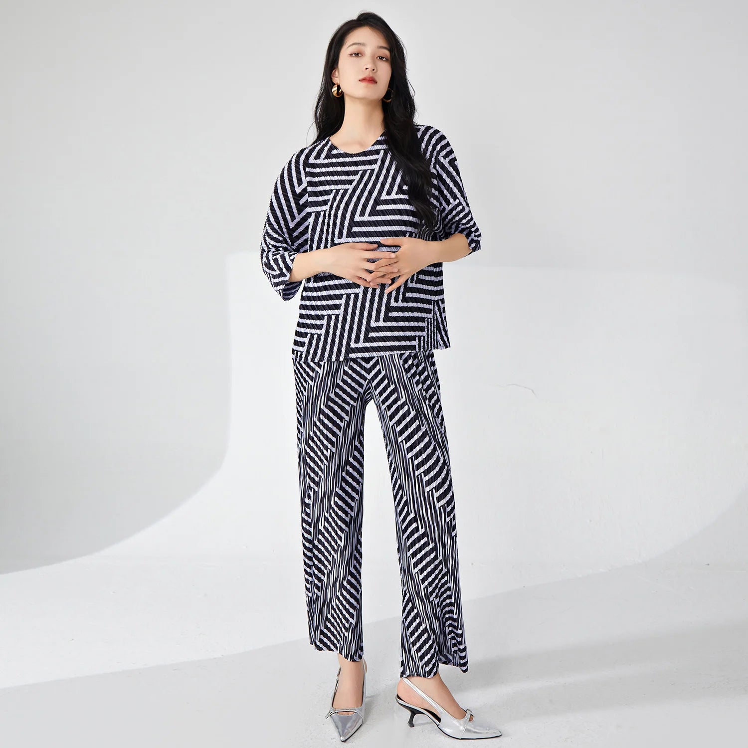 Women's Pleated Fashionable Retro Style Two-Piece Set Temperament Stretch Top Wide Leg Pants Office Set